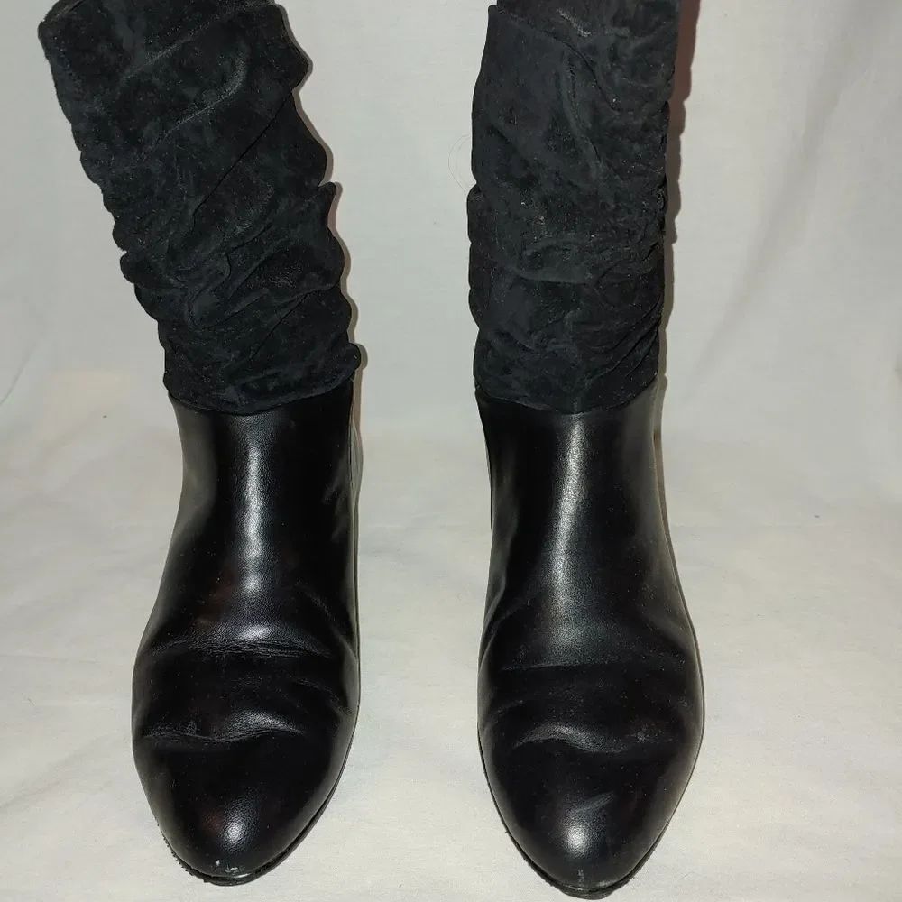 Newport News Vintage Women's Size 7M Black Scrunch Boot Suede/Leather.